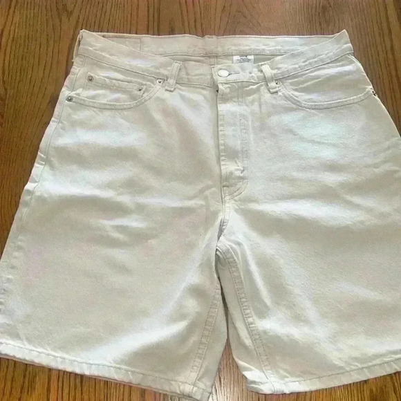 Vintage Levi’s Red Tab 2004 Men’s 550 Relaxed Fit Off White Denim Jorts size 34‎ - Picture 1 of 10